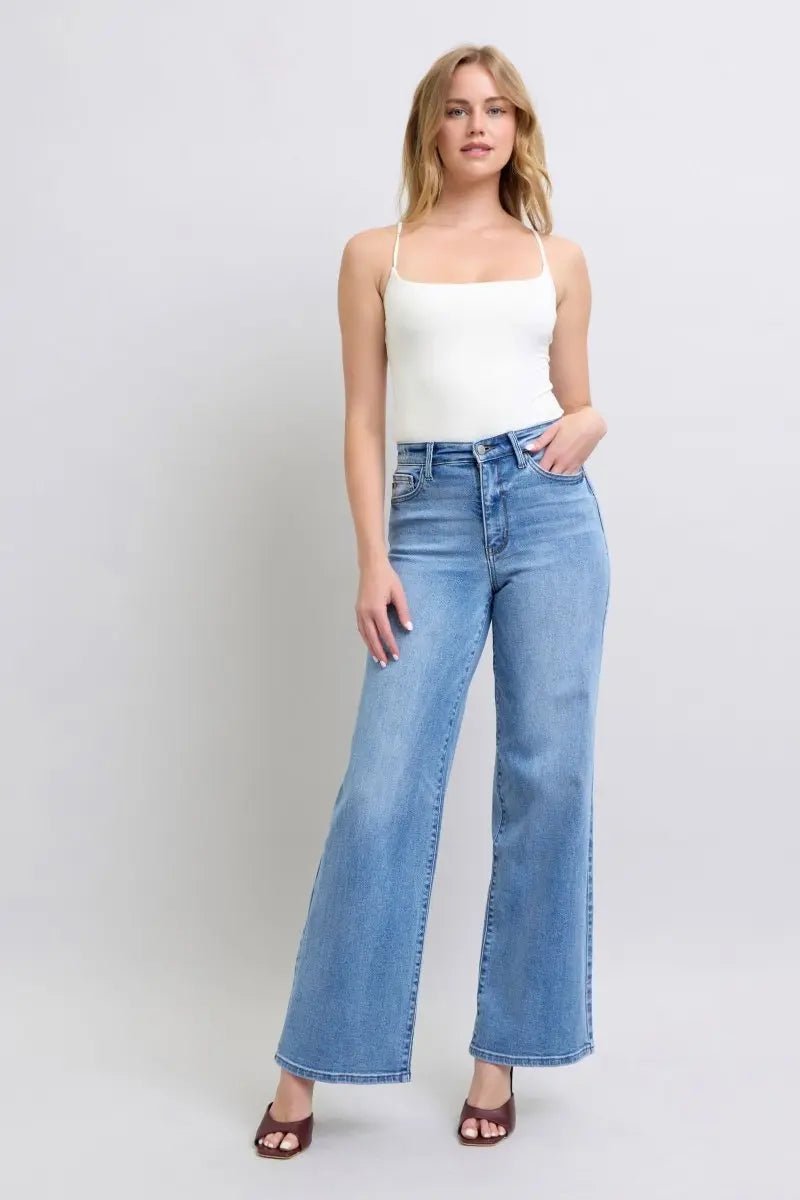 Conquer Winter 2025 in Chic Comfort: Your Guide to Wide Leg Jeans (For Women Over 50) - Sleekdenim.com