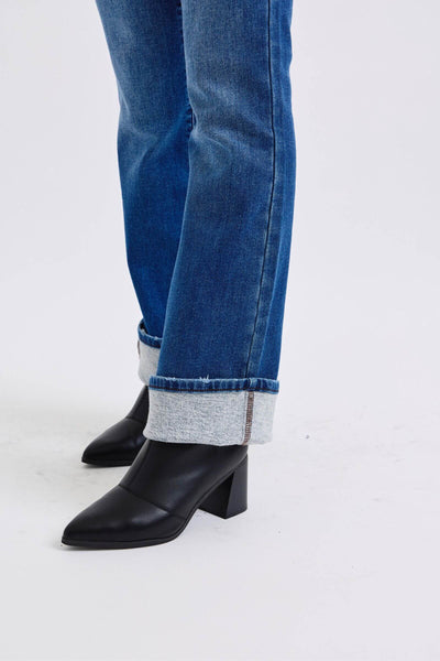 Vaqueros de tiro medio con corte acampanado y bolsillos de Judy Blue | Sleek Denim Boutique 