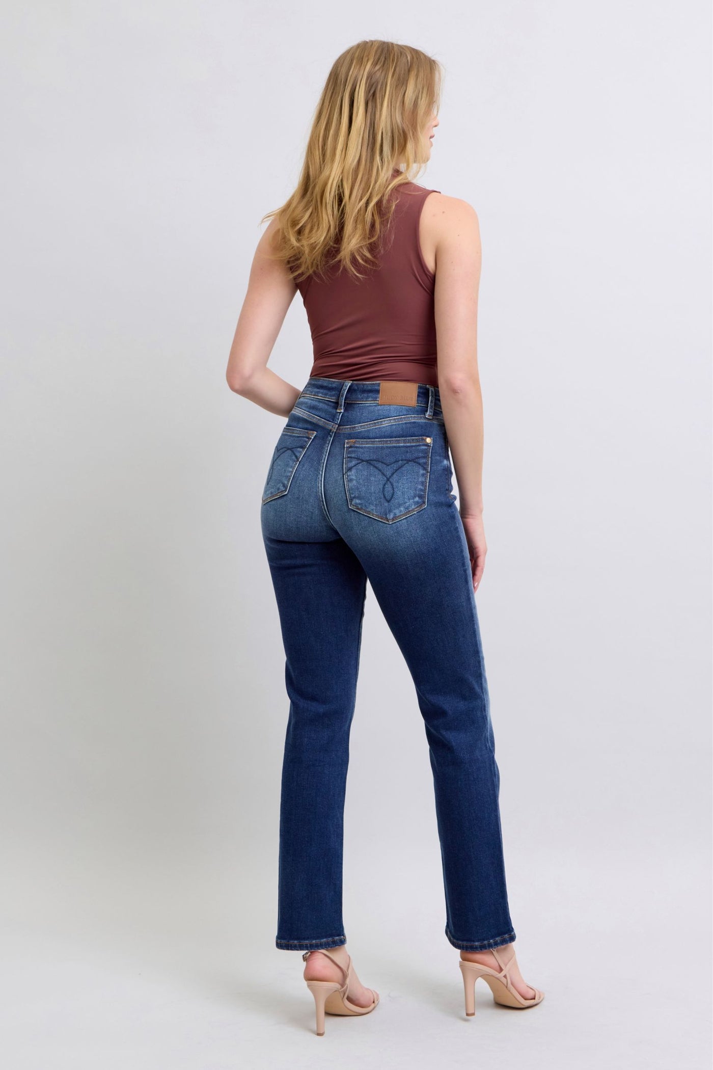 Judy Blue Full Size Washed Straight Leg Jeans with Pockets.