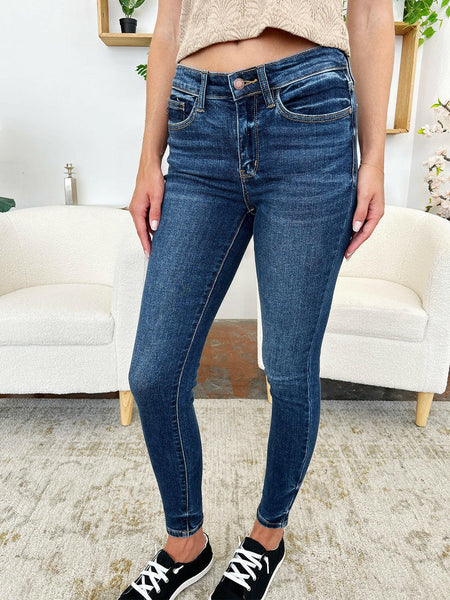 Judy Blue Classic Handsand Skinny Jeans in dark wash denim - sleekdenim.com | Sleekdenim.com