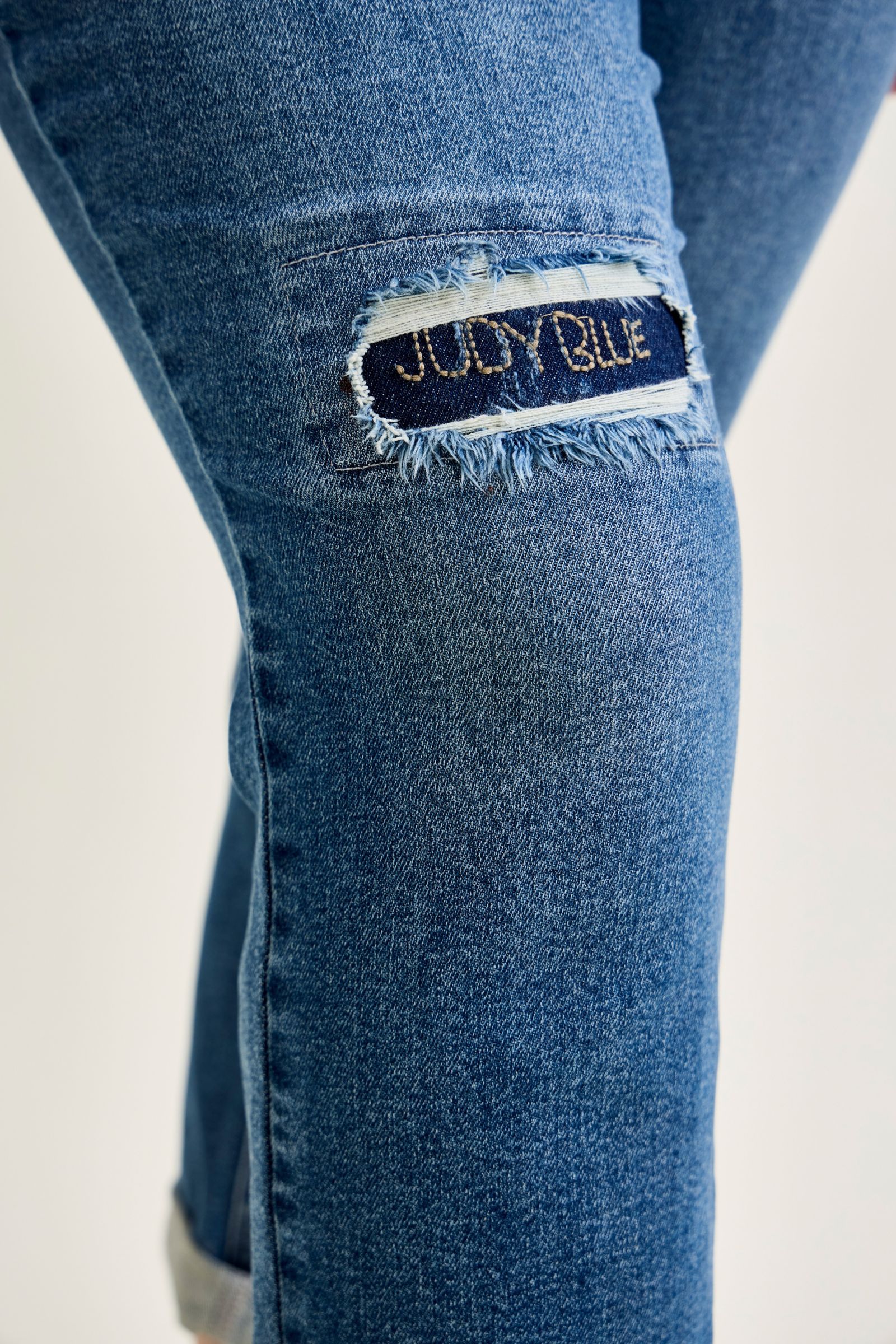 Judy Blue Mid Rise Boyfriend Embroidered Repair Patch Jeans 881071