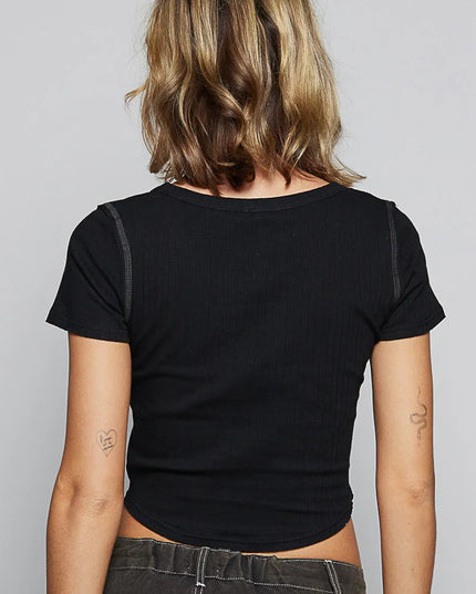 POL Contrast Stitching Round Neck Crop T-Shirt - Sleekdenim.com