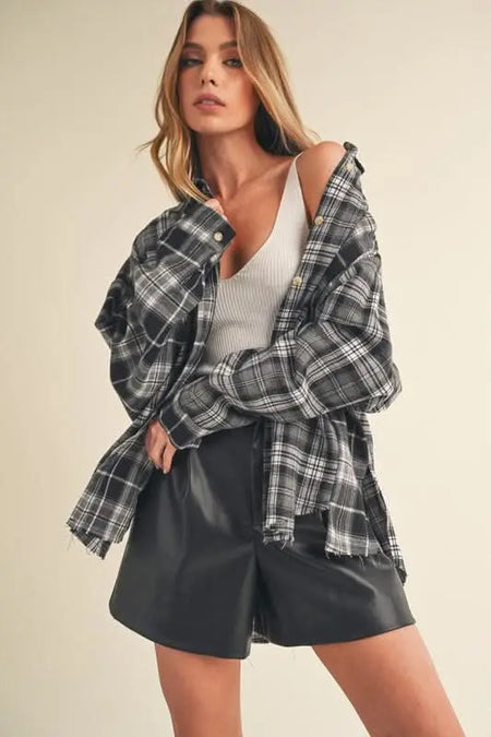 Aemi + Co Frayed Hem Plaid Button Up Flannel Shirt - Sleekdenim.com