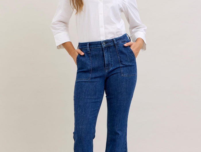 <h3>BOOTCUT & FLARE JEANS</h3>
