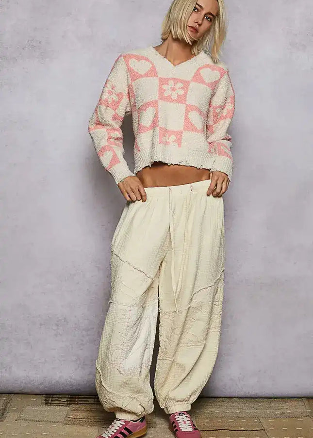 POL V-Neck Heart Pattern Checkered Sweater - Sleekdenim.com