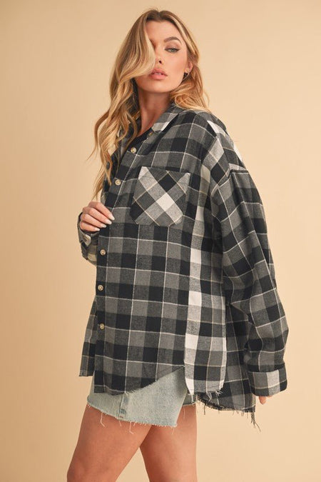 Aemi + Co Frayed Hem Plaid Button Up Flannel Shirt - Sleekdenim.com