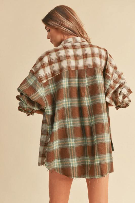 Aemi + Co Frayed Hem Plaid Button Up Flannel Shirt - Sleekdenim.com