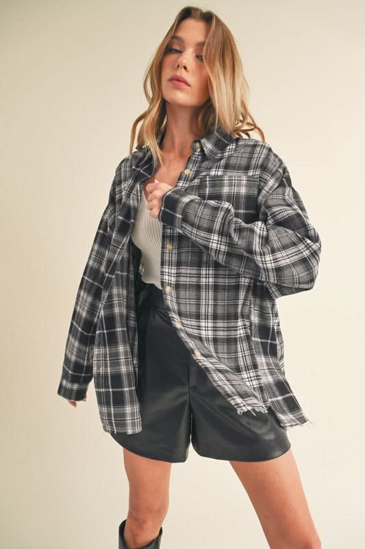 Aemi + Co Frayed Hem Plaid Button Up Flannel Shirt - Sleekdenim.com