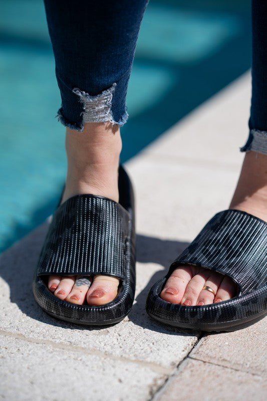 Black Leopard insanely Comfy Slides - Sleekdenim.com