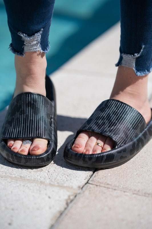 Black Leopard insanely Comfy Slides - Sleekdenim.com