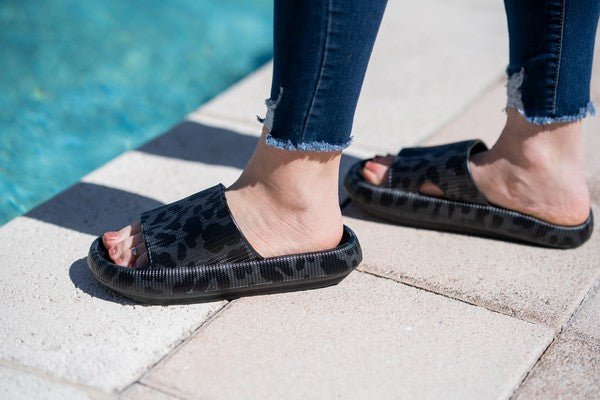 Black Leopard insanely Comfy Slides - Sleekdenim.com