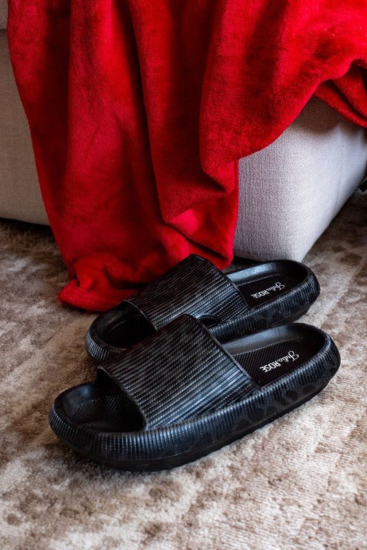 Black Leopard insanely Comfy Slides - Sleekdenim.com