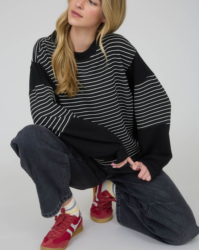 Blu Pepper Contrast Stripe Raw Edge Long Sleeve Knit Top - Sleekdenim.com