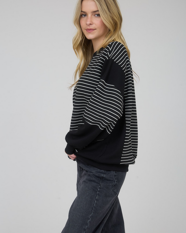 Blu Pepper Contrast Stripe Raw Edge Long Sleeve Knit Top - Sleekdenim.com