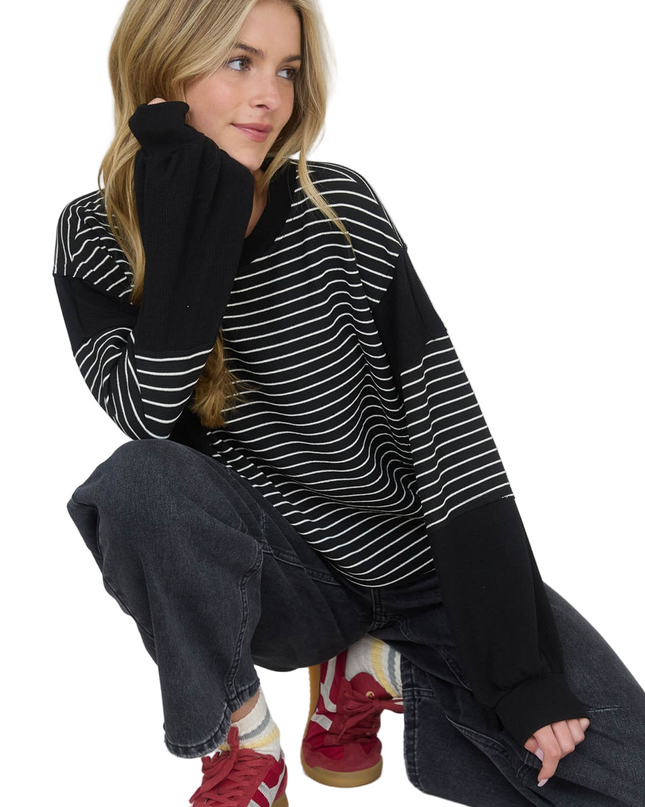 Blu Pepper Contrast Stripe Raw Edge Long Sleeve Knit Top - Sleekdenim.com