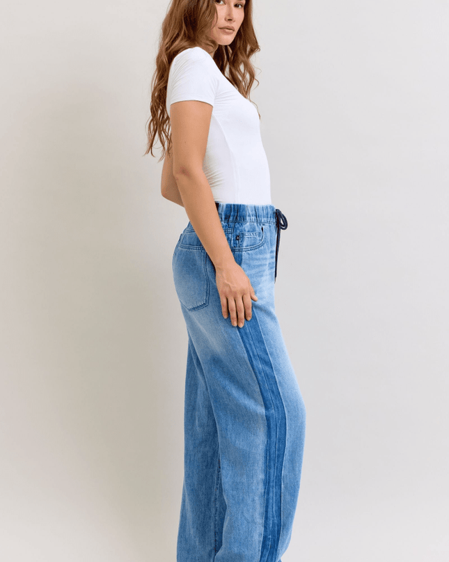 Judy Blue High - Waist Feather - Weight Wilhemina Elastic Waist Band Jeans 881005 - Sleekdenim.com