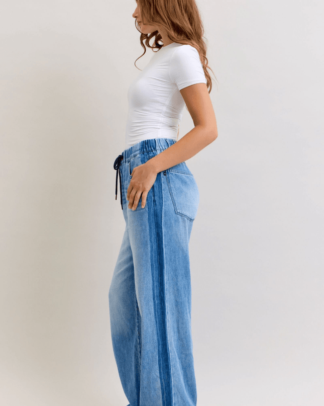 Judy Blue High - Waist Feather - Weight Wilhemina Elastic Waist Band Jeans 881005 - Sleekdenim.com