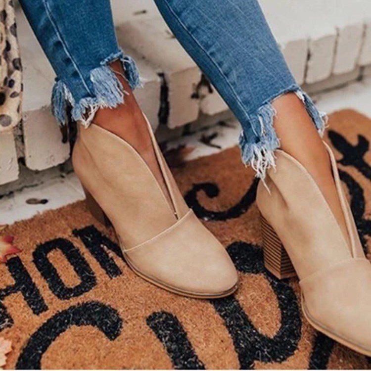 Point Toe Chunky Heeled Ankle Boots - Sleekdenim.com