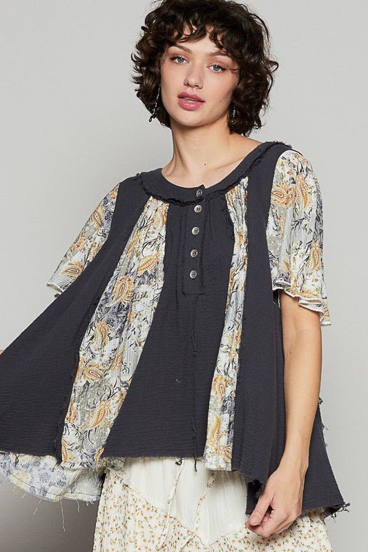 POL Frayed Hem Half Button Short Sleeve Printed Blouse - Sleekdenim.com