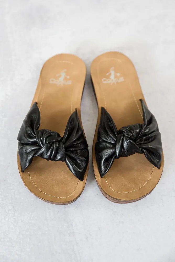 Sea La Vie Sandals in Black - Sleekdenim.com